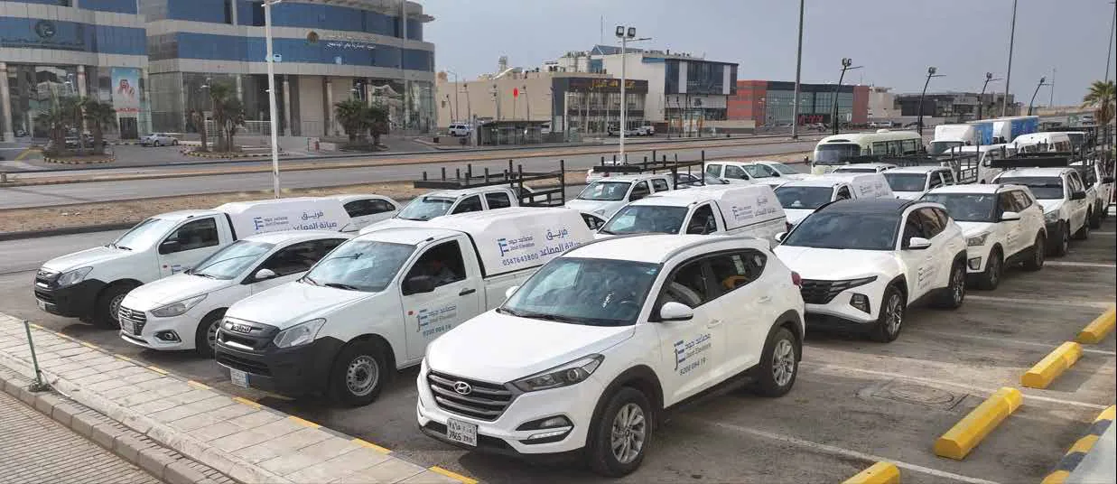 أسطول سيارات الصيانة التابع لمصاعد جود